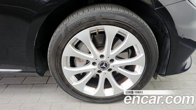 Mercedes-Benz E-Class E300 4MATIC Exclusive
