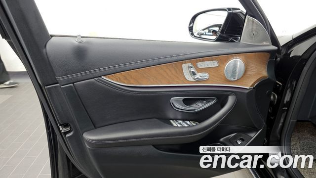 Mercedes-Benz E-Class E300 4MATIC Exclusive