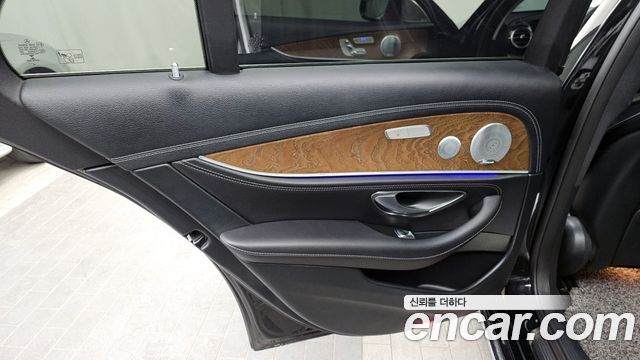 Mercedes-Benz E-Class E300 4MATIC Exclusive