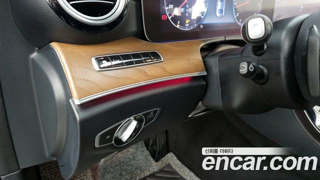 Mercedes-Benz E-Class E300 4MATIC Exclusive