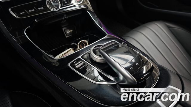 Mercedes-Benz E-Class E300 4MATIC Exclusive