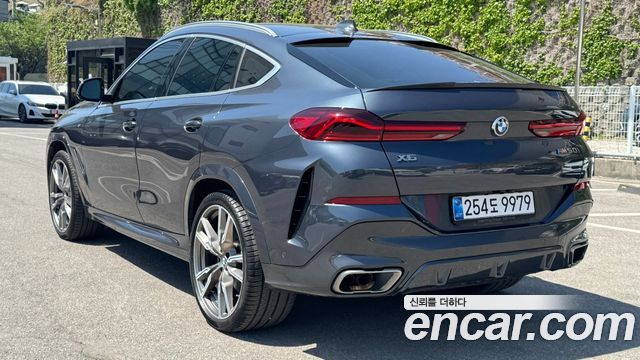 BMW X6 M50i