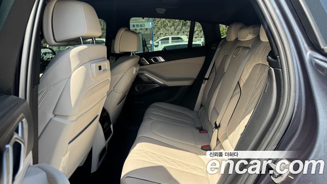BMW X6 M50i