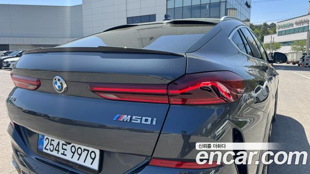 BMW X6 M50i