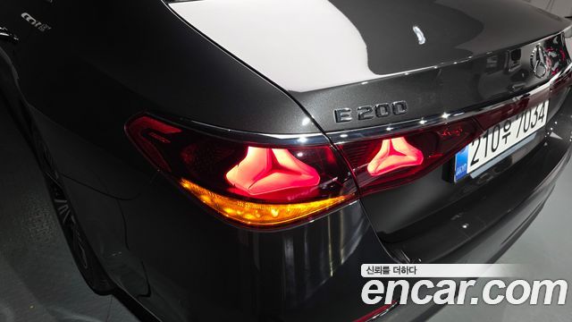 Mercedes-Benz E-Class E200 Avantgarde