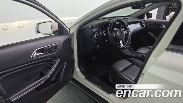 Mercedes-Benz GLA-Class GLA200 d
