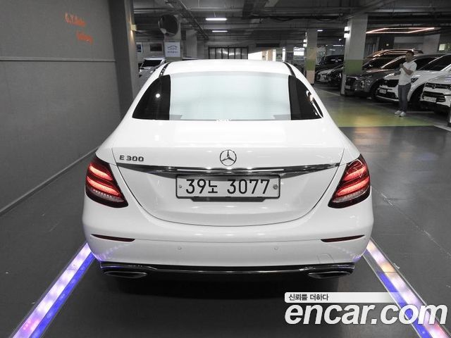 Mercedes-Benz E-Class E300 AV Intelligent Drive