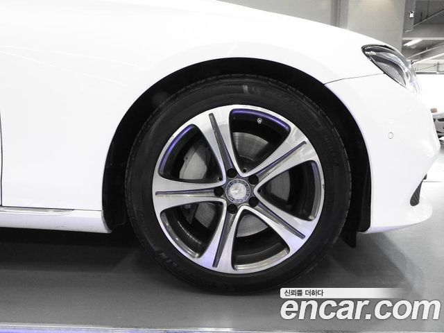 Mercedes-Benz E-Class E300 AV Intelligent Drive
