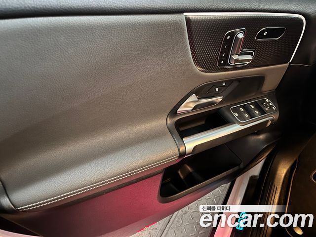 Mercedes-Benz EQB EQB300 4MATIC