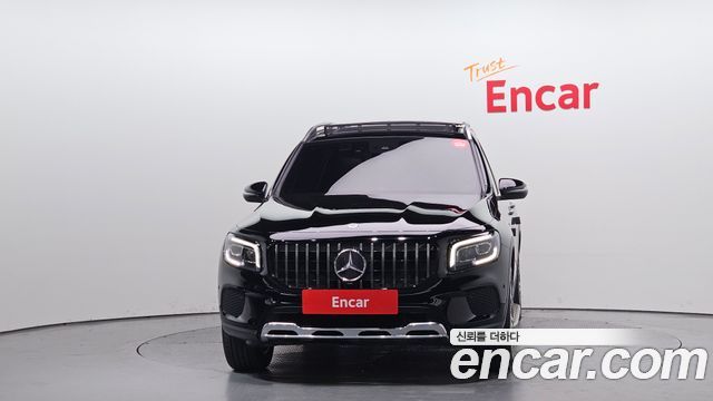 Mercedes-Benz GLB-Class GLB220
