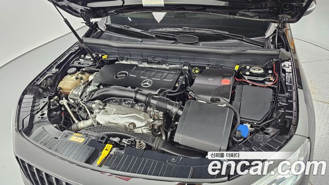 Mercedes-Benz GLB-Class GLB220