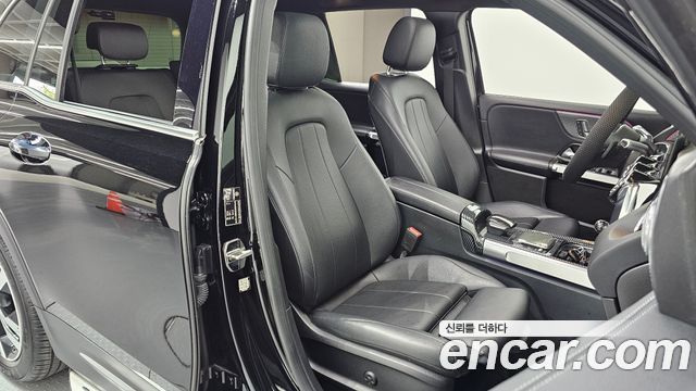 Mercedes-Benz GLB-Class GLB220