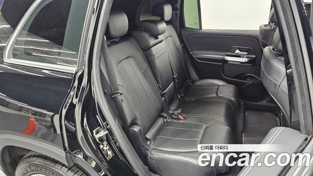 Mercedes-Benz GLB-Class GLB220