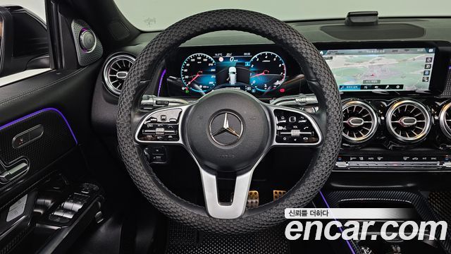 Mercedes-Benz GLB-Class GLB220