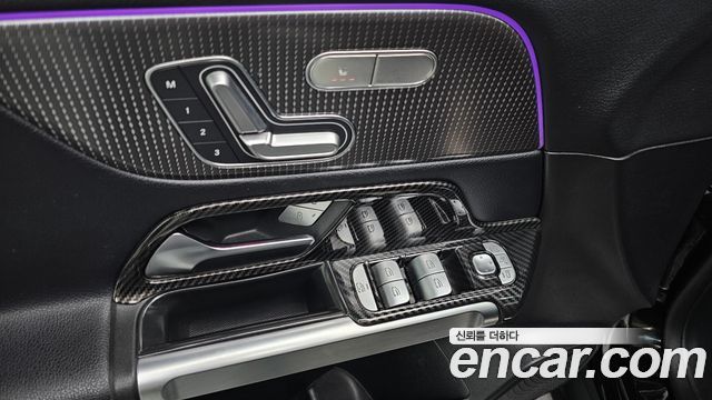 Mercedes-Benz GLB-Class GLB220