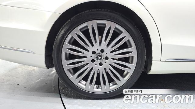 Mercedes-Benz S-Class S560L