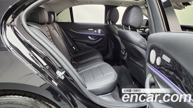 Mercedes-Benz E-Class E300 4MATIC Avnatgarde