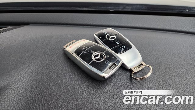 Mercedes-Benz E-Class E300 4MATIC Avnatgarde