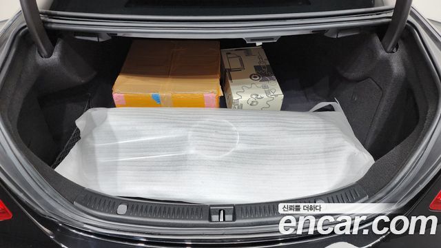 Mercedes-Benz E-Class E300 4MATIC Avnatgarde