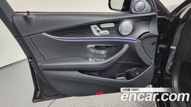 Mercedes-Benz E-Class E300 4MATIC Avnatgarde