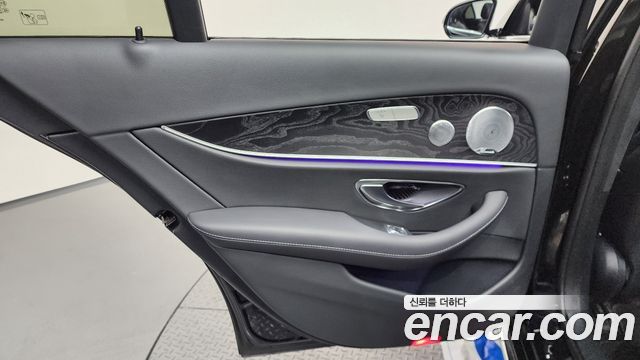 Mercedes-Benz E-Class E300 4MATIC Avnatgarde