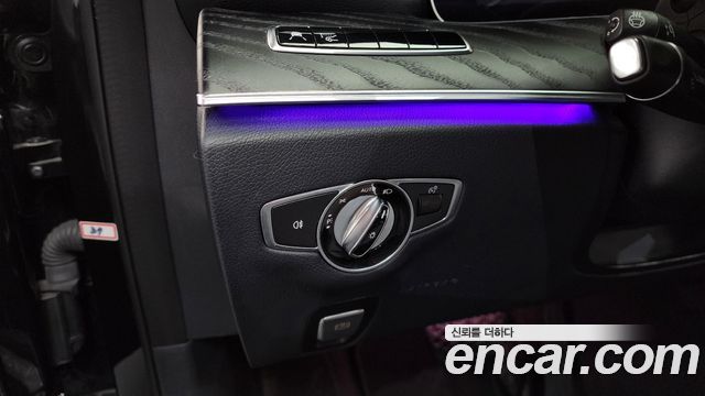 Mercedes-Benz E-Class E300 4MATIC Avnatgarde