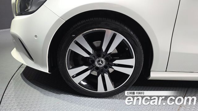 Mercedes-Benz A-Class A200