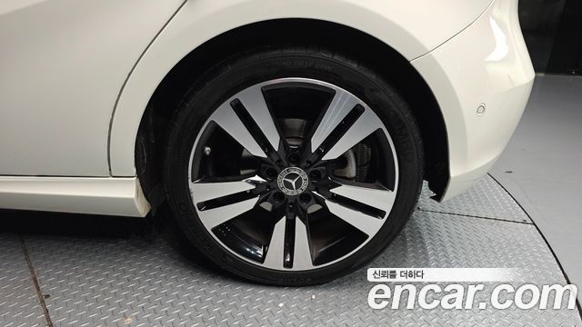 Mercedes-Benz A-Class A200
