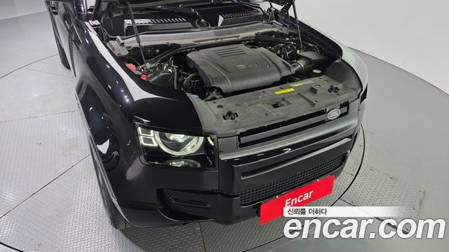 Land Rover Defender 110 P300 X-Dynamic SE