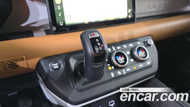 Land Rover Defender 110 P300 X-Dynamic SE