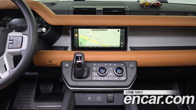Land Rover Defender 110 P300 X-Dynamic SE
