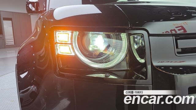 Land Rover Defender 110 P300 X-Dynamic SE