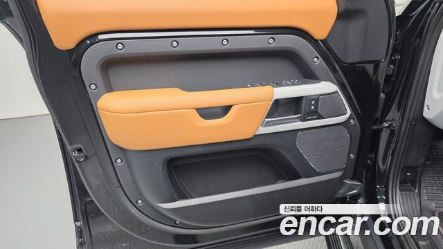 Land Rover Defender 110 P300 X-Dynamic SE