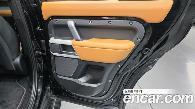 Land Rover Defender 110 P300 X-Dynamic SE
