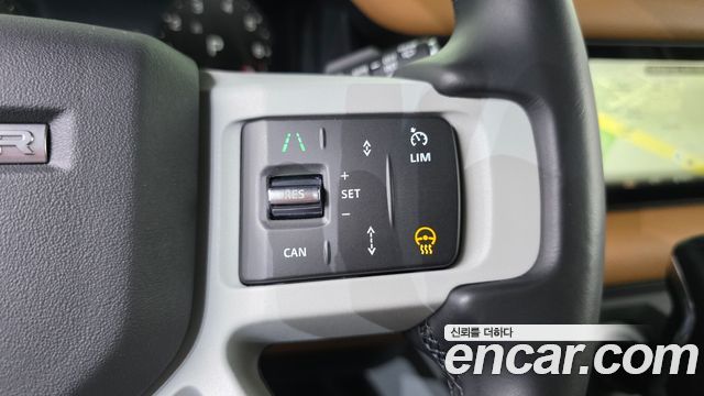 Land Rover Defender 110 P300 X-Dynamic SE