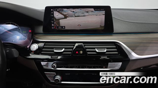 BMW 5-Series 530i M Sport Package Plus