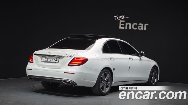 Mercedes-Benz E-Class E300 4MATIC Avnatgarde