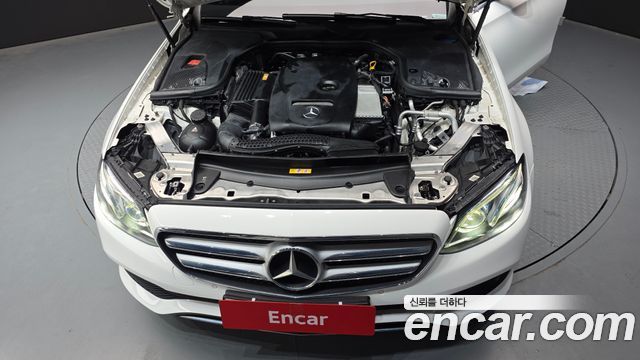 Mercedes-Benz E-Class E300 4MATIC Avnatgarde