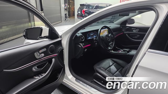Mercedes-Benz E-Class E300 4MATIC Avnatgarde