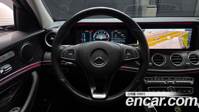 Mercedes-Benz E-Class E300 4MATIC Avnatgarde