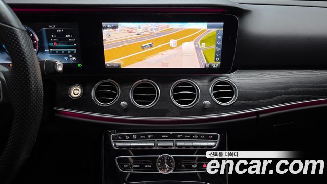 Mercedes-Benz E-Class E300 4MATIC Avnatgarde