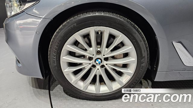 BMW 5-Series 530i xDrive Luxury Plus