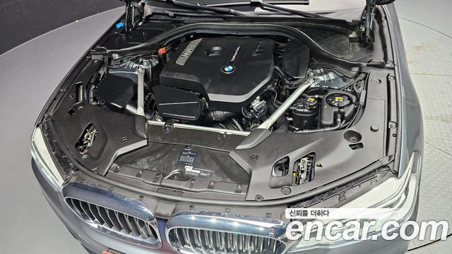 BMW 5-Series 530i xDrive Luxury Plus