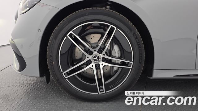 Mercedes-Benz E-Class E300 4MATIC AMG Line Premiere Special