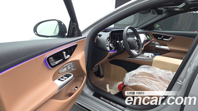 Mercedes-Benz E-Class E300 4MATIC AMG Line Premiere Special