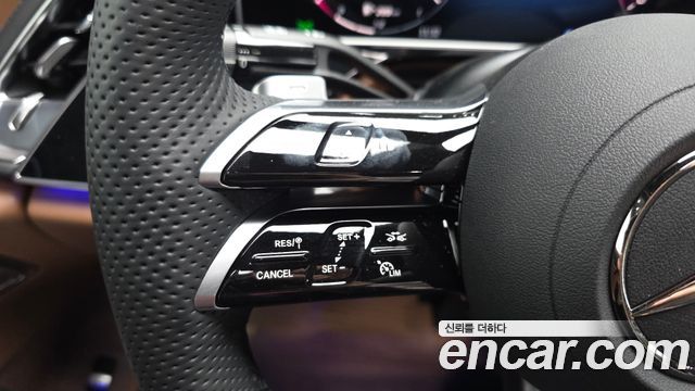 Mercedes-Benz E-Class E300 4MATIC AMG Line Premiere Special