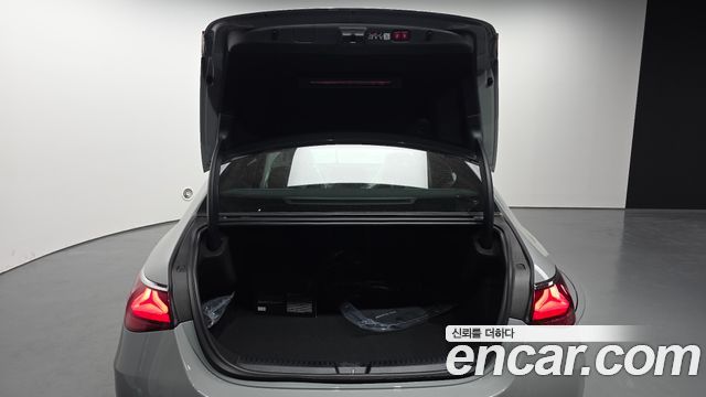 Mercedes-Benz E-Class E300 4MATIC AMG Line Premiere Special