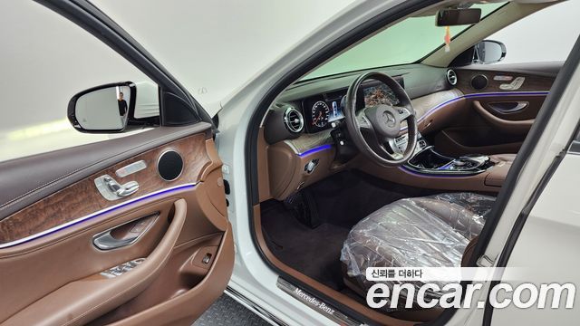 Mercedes-Benz E-Class E300 4MATIC Exclusive