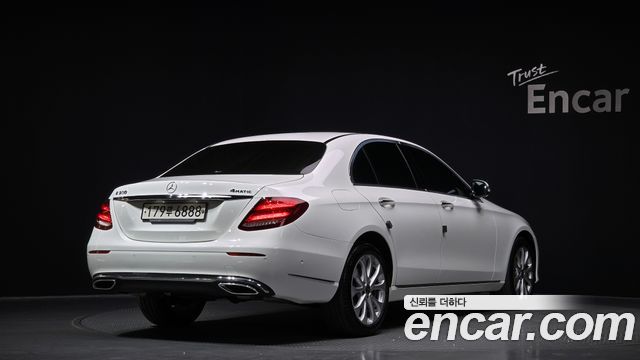 Mercedes-Benz E-Class E300 4MATIC Exclusive
