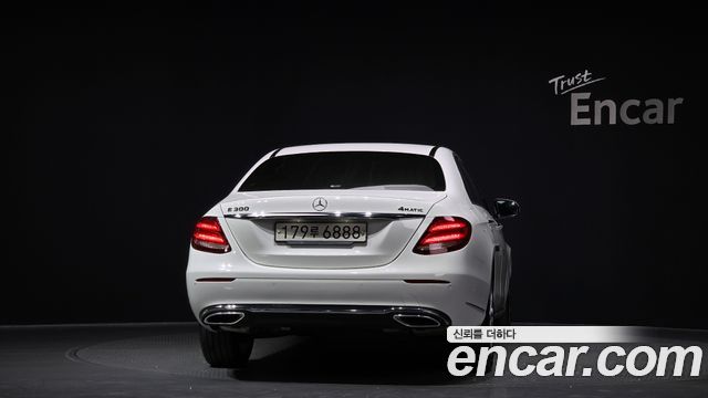 Mercedes-Benz E-Class E300 4MATIC Exclusive